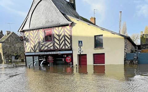 L’eau, qui est montée à plus d’un mètre de hauteur le 26 janvier, a fait des dégâts considérables dans la boulangerie.