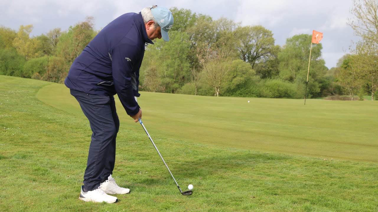 Un golfeur sur le parcours dix-huit trous du golf de Mignaloux-Beauvoir, le 15 avril 2025.