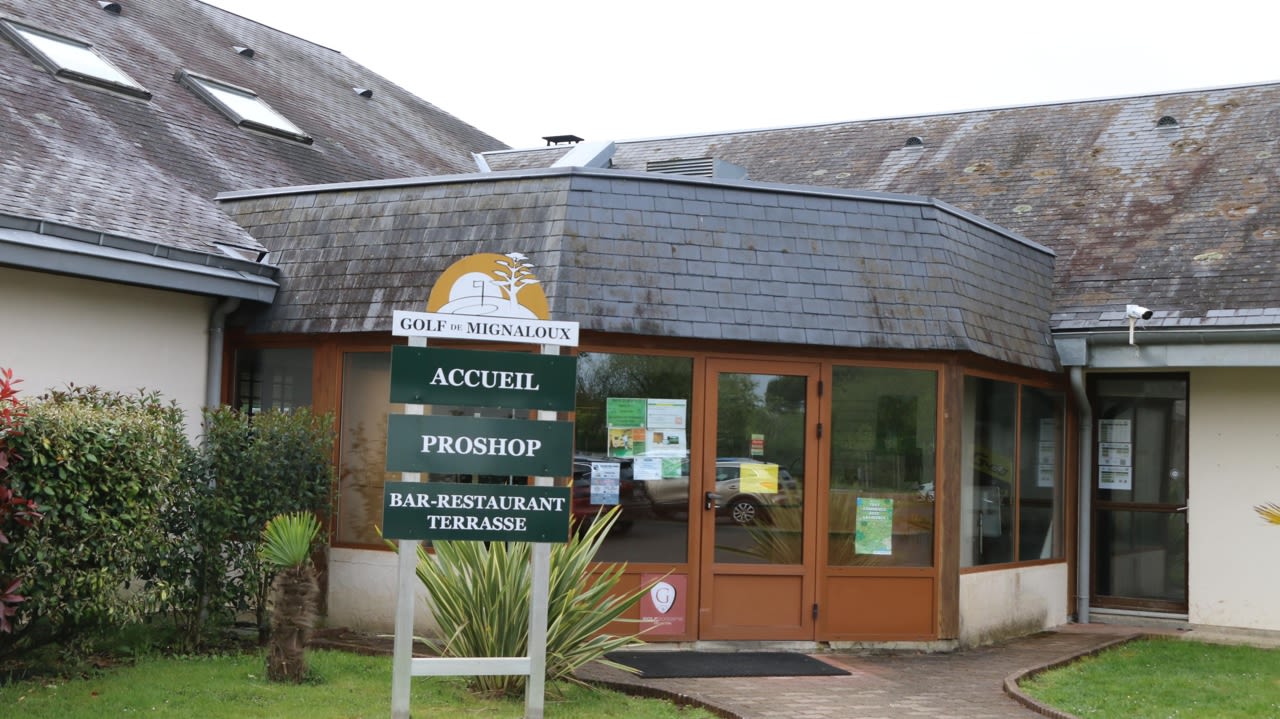 Le club-house du golf de Mignaloux-Beauvoir, qui compte un guichet d’accueil, une boutique et un restaurant, sera entièrement réhabilité d’ici 2026.