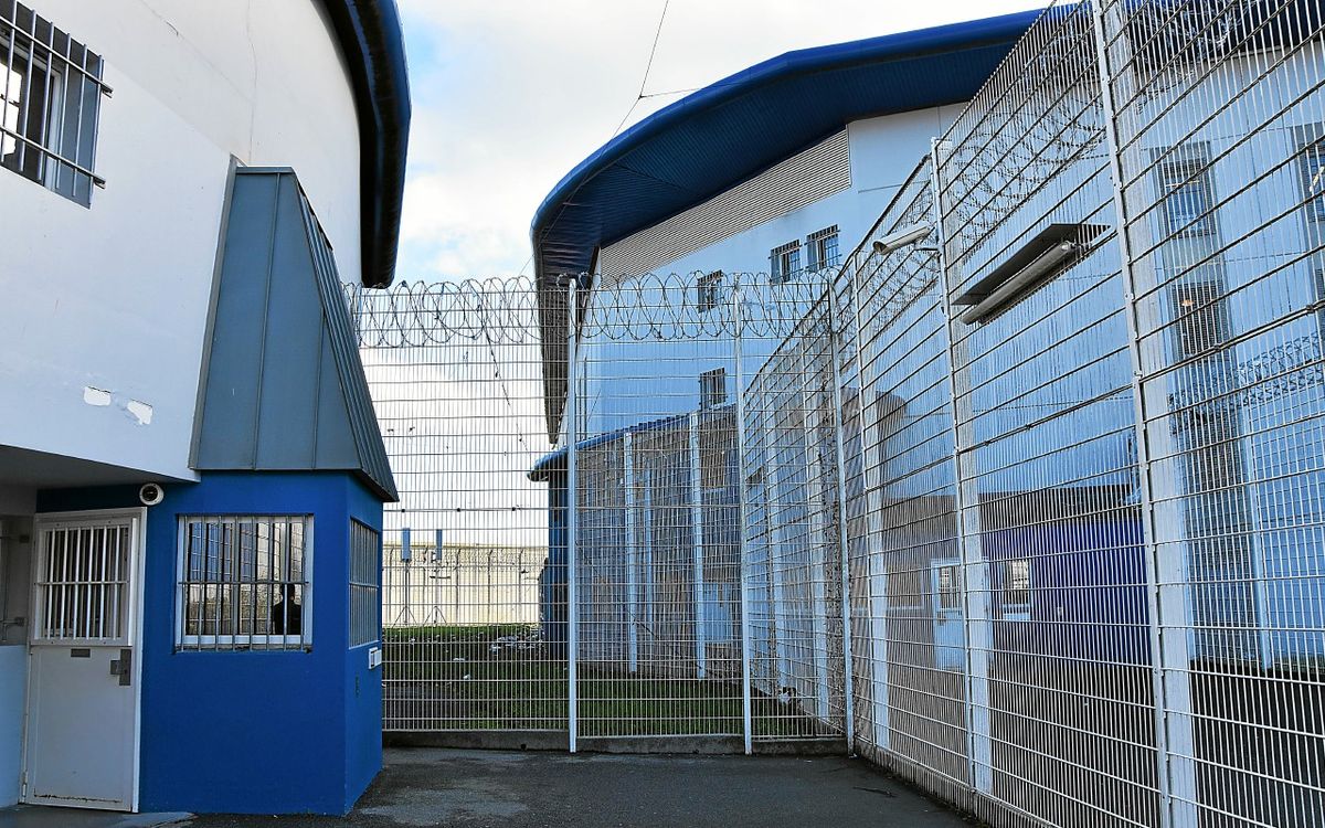 Attaques en série contre des prisons : « À Rennes, plusieurs surveillants ont déjà été suivis par des voitures… »