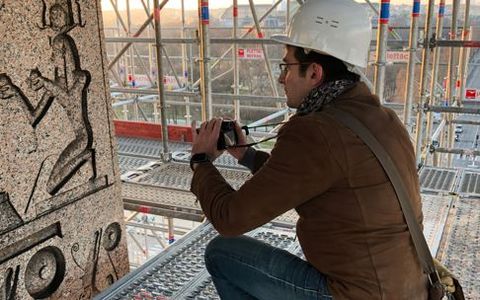 Jean-Guillaume Olette-Pelletier a découvert sept cryptographies hiéroglyphiques sur l’obélisque.