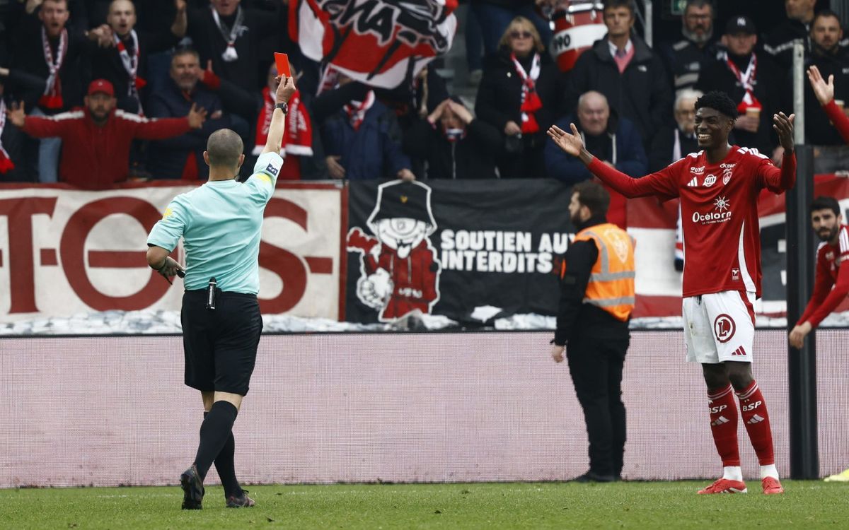 Brest - Lens : pourquoi l’expulsion d’Abdoulaye Ndiaye peut paraître très sévère