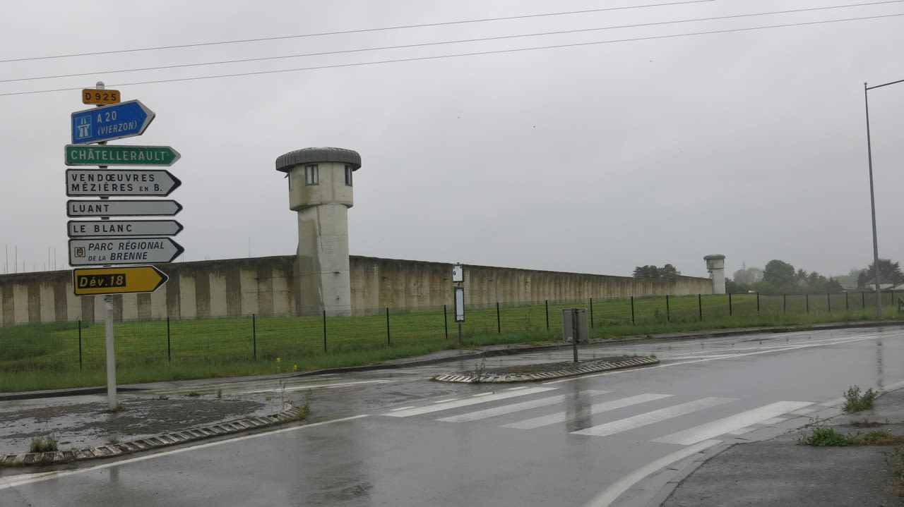 La course-poursuite a commencé aux alentours de la prison centrale de Saint-Maur (Indre).