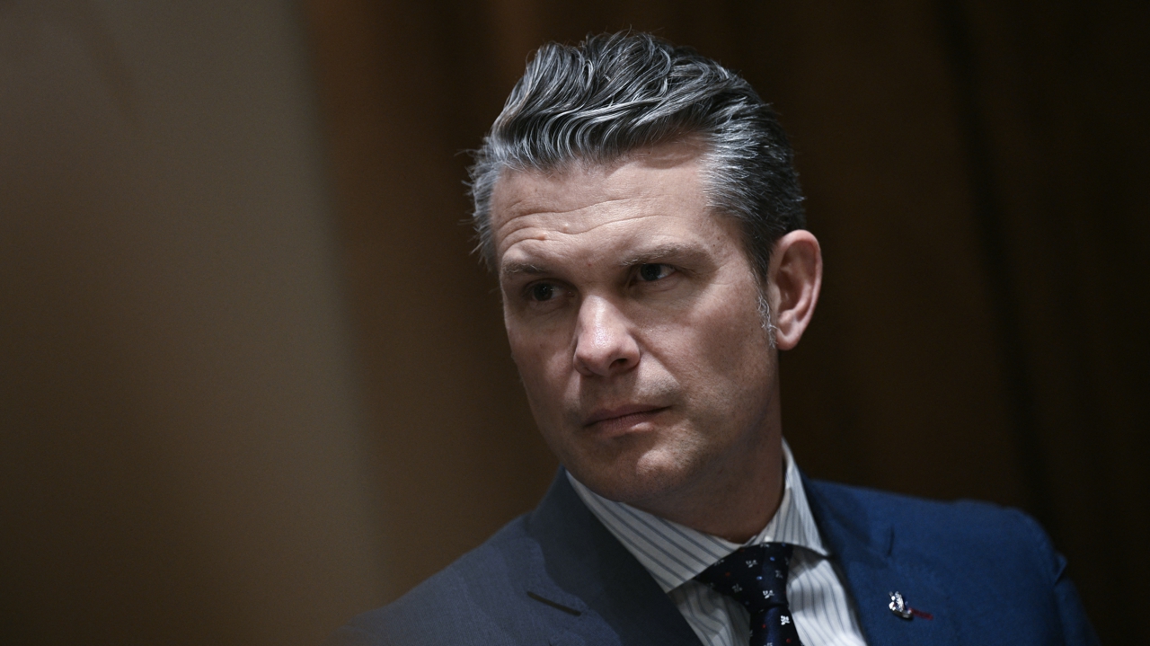 le ministre de la Défense accusé d’avoir partagé des plans militaires avec son épouse, son avocat et son frère