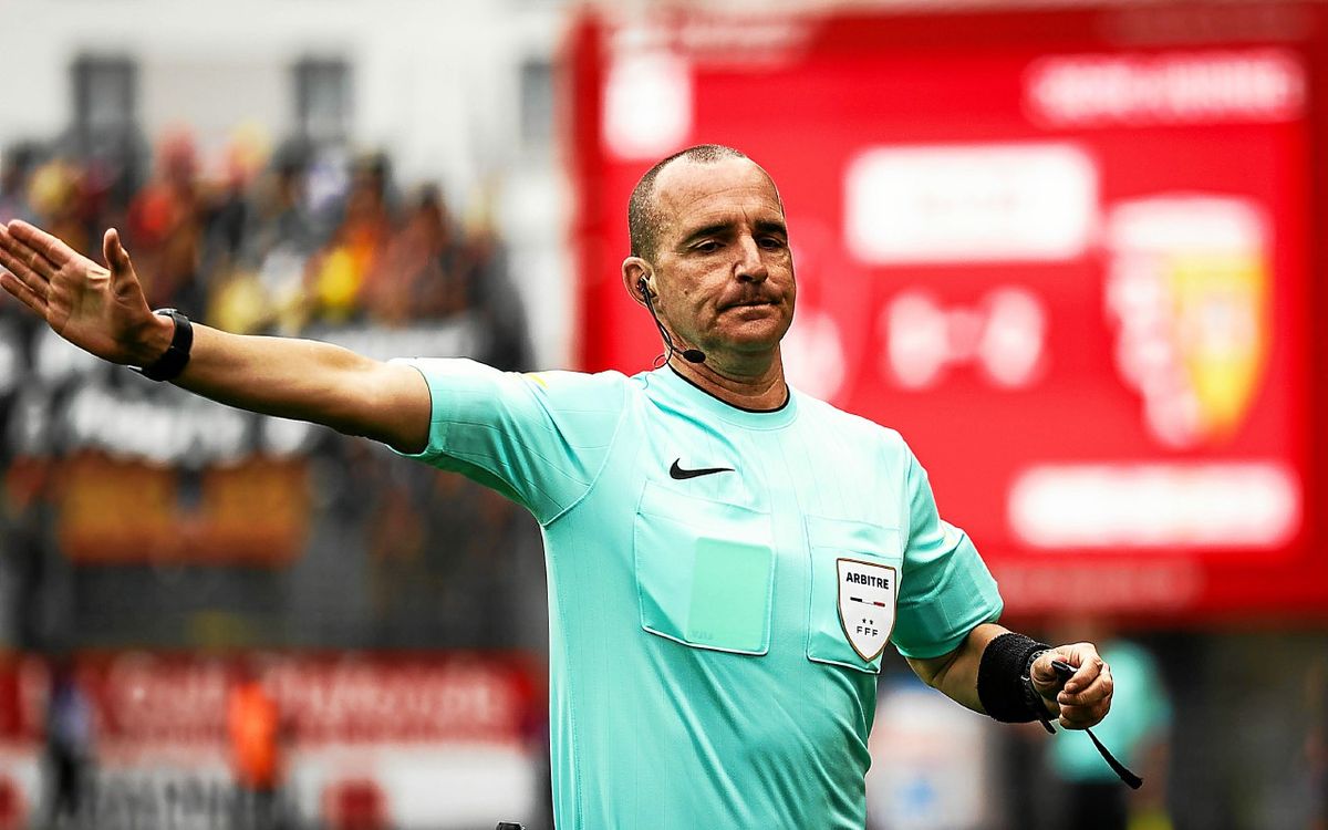 Brest - Lens : « Un carton jaune, ça ne m’aurait pas gêné », l’ancien arbitre Bruno Derrien revient sur le carton rouge de Ndiaye