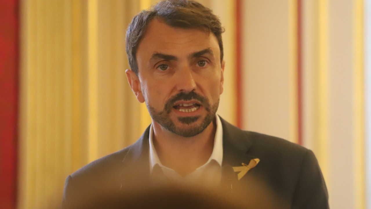 Grégory Doucet vole à son secours et à celui de "la liberté académique"