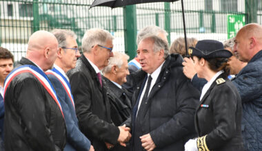 près de Lyon, François Bayrou dénonce "des réseaux qui croyaient qu'ils étaient les maitres absolus"
