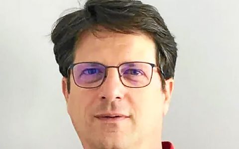 Nicolas Hourcade est enseignant à l’école Centrale de Lyon.