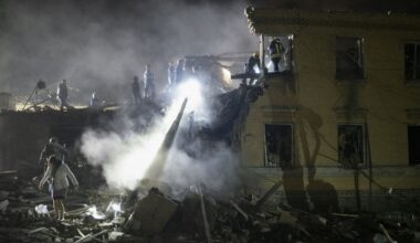 Frappes meurtrières russes sur Kiev : la preuve que Poutine « veut continuer la guerre », selon un ministre ukrainien