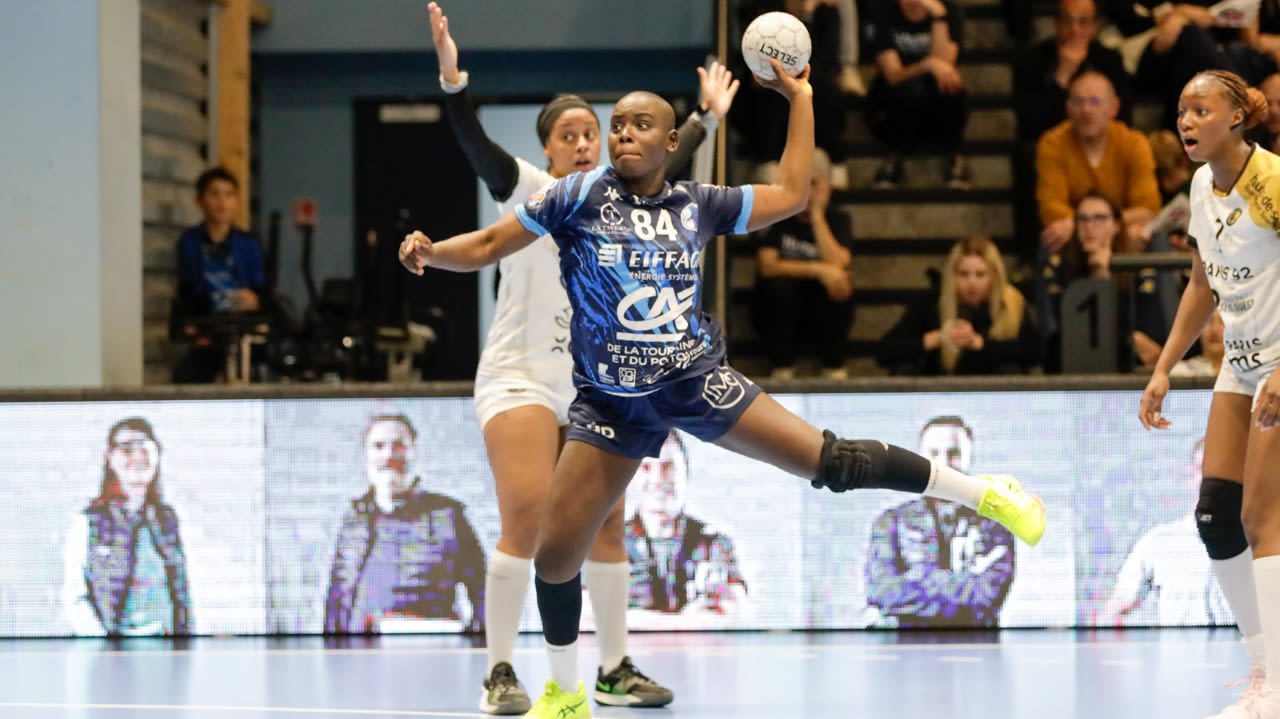 Après un souci au genou, qui l’a privée du match à Sambre, Melvine Deba est revenue en force contre Paris, avec quatre buts en autant de tentatives.