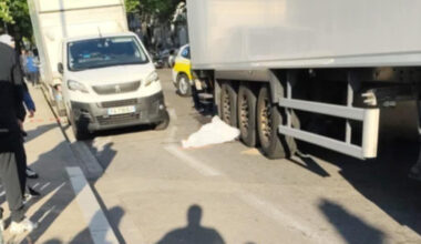 un homme à trottinette termine sous un camion, stupeur à Vénissieux