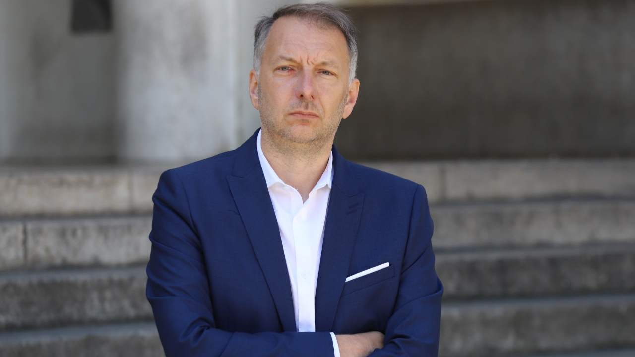 le ministère de l'Intérieur se lance à la recherche de ceux qui ont tagué le domicile de Bruno Bernard