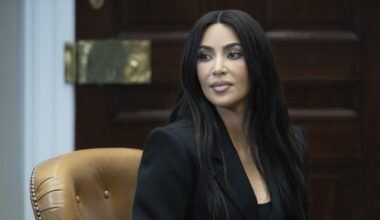 Le procès du retentissant braquage parisien de la star Kim Kardashian s’ouvre lundi à Paris