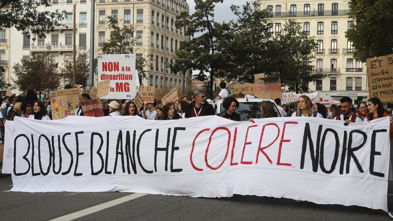les futurs médecins appellent à manifester à Lyon "contre la coercition"