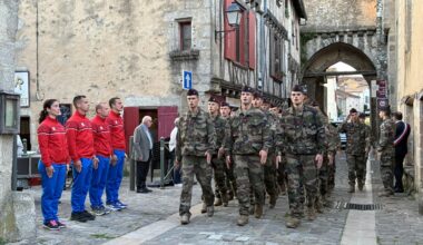 les pompiers de Paris ont défilé dans le quartier médiéval de Parthenay