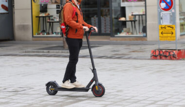 un adolescent à trottinette renversé par un automobiliste