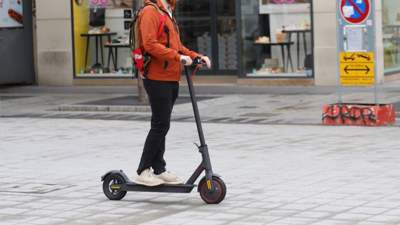 un adolescent à trottinette renversé par un automobiliste