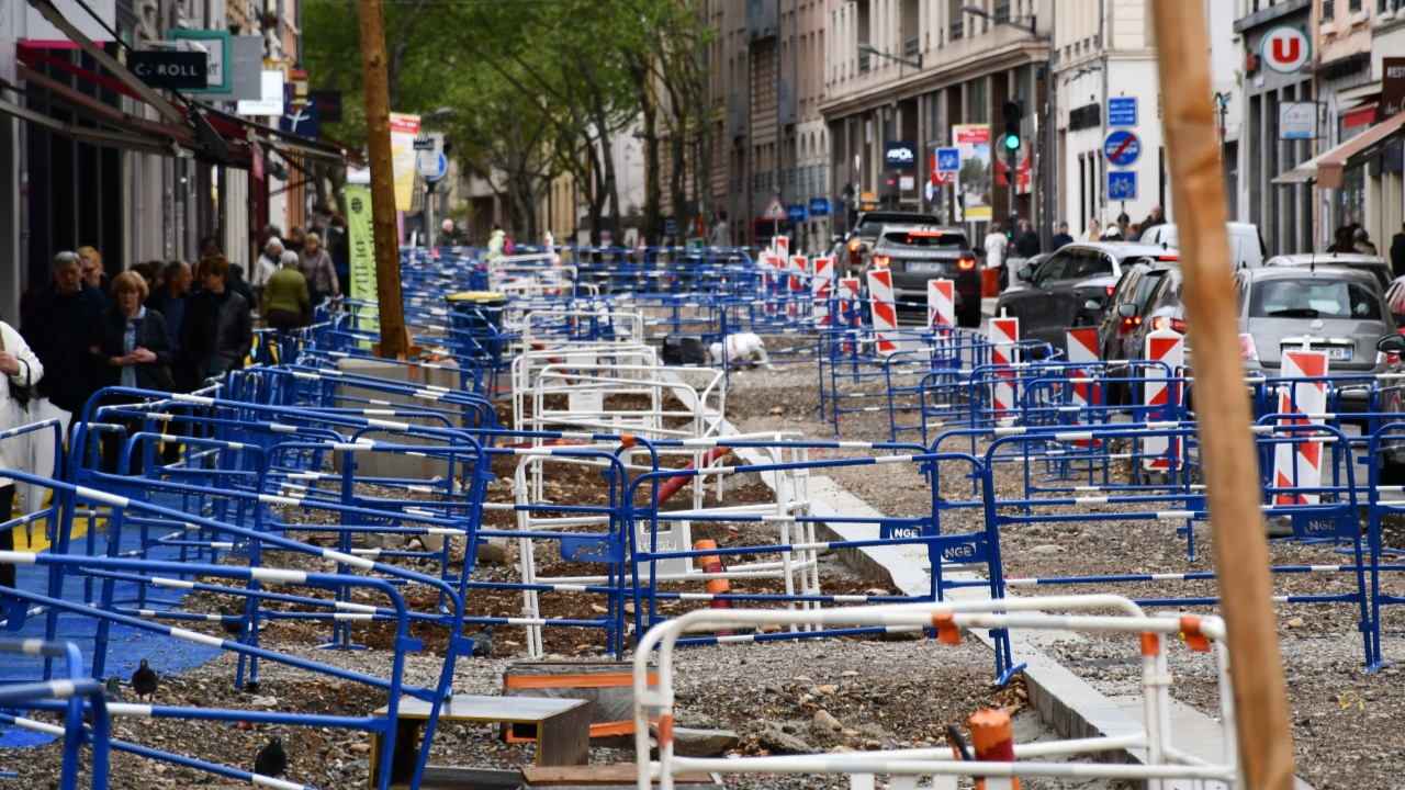 les commerçants de l’avenue des Frères Lumière à Lyon attaquent Grégory Doucet
