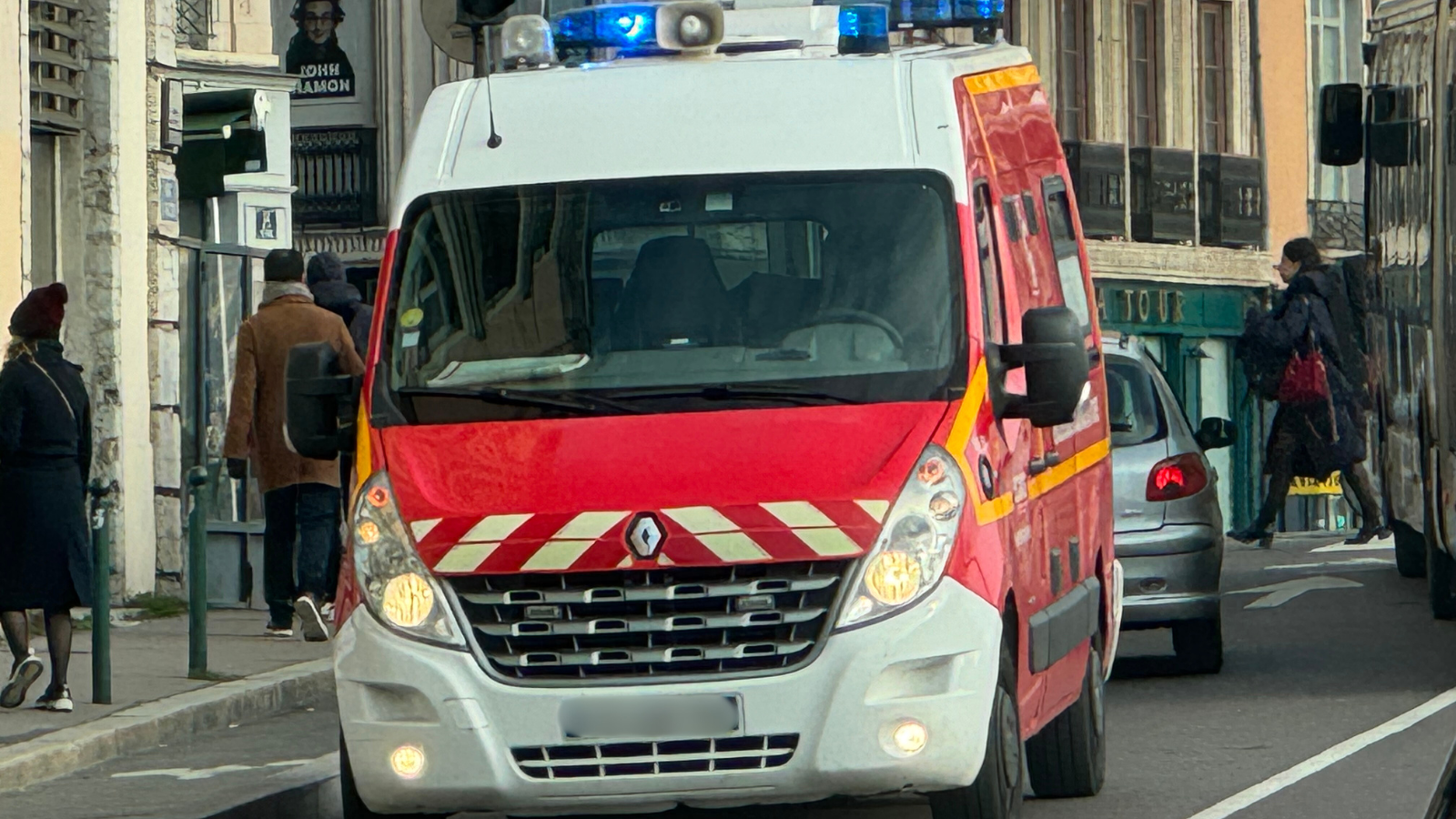 Lyon : un homme gravement blessé après une chute du 3e étage