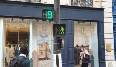 Paris expérimente un compte à rebours au passage piéton, un effet « pas mirobolant »