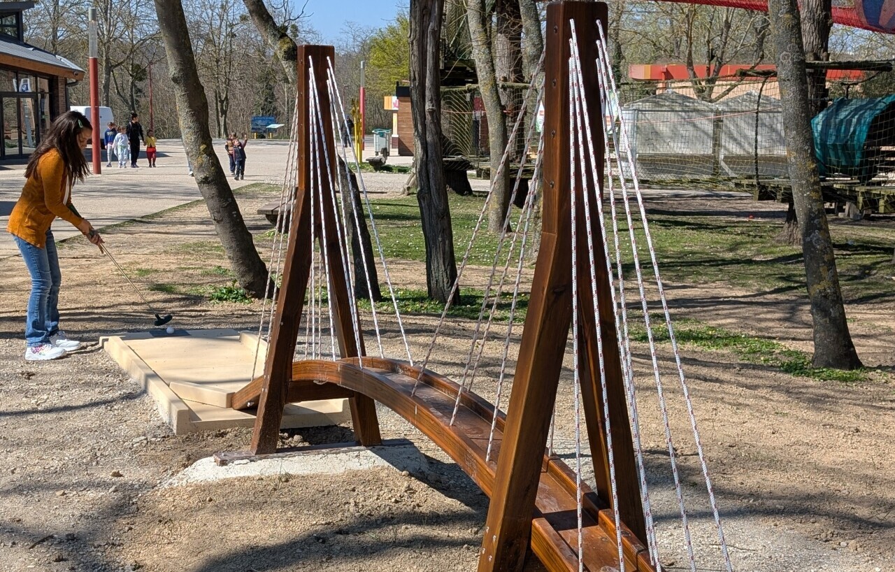 un minigolf flambant neuf à l'île de loisirs de Cergy-Pontoise
