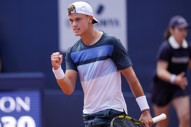 Le Danois Holger Rune vainqueur du tournoi ATP 500 de Barcelone face à Carlos Alcaraz, le 20 avril 2025 (MANAURE QUINTERO)