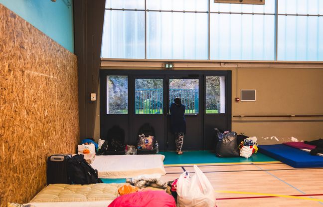 Une centaine de migrants qui occupaient un gymnase expulsés