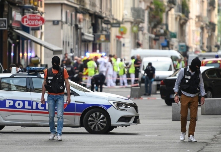 Attentat de Lyon. "Soit il est fou, soit il est possédé" : les proches de l'accusé parlent - Actu.fr