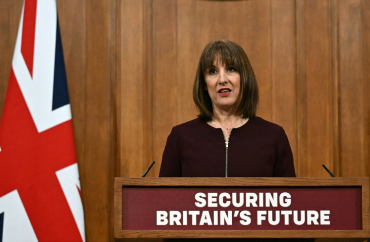 La ministre britannique des Finances, Rachel Reeves, en conférence de presse, le 26 mars 2025 à Downing Street, à Londres ( POOL / Ben STANSALL )