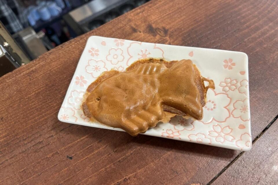 Des gaufres en forme de poisson, appelées taiyakis, sont proposées à la carte du Hanami Café.