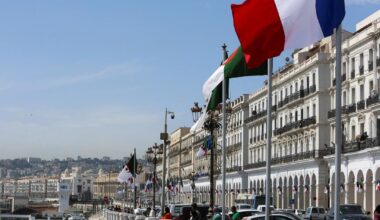 Paris calibre sa riposte après l’expulsion de douze fonctionnaires français