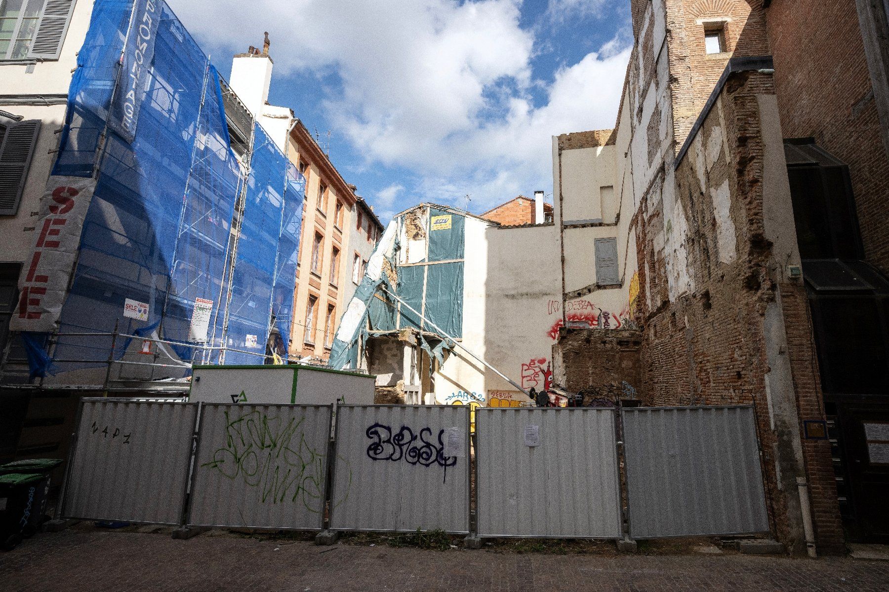 Un chantier où un ancien bâtiment s'est effondré dans le centre de Toulouse, le 14 avril 2025 en Haute-Garonne