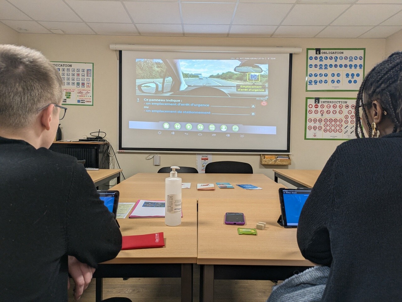 À Bordeaux, un automobiliste accusé de "fraude" aux épreuves du code fait plier le préfet en justice