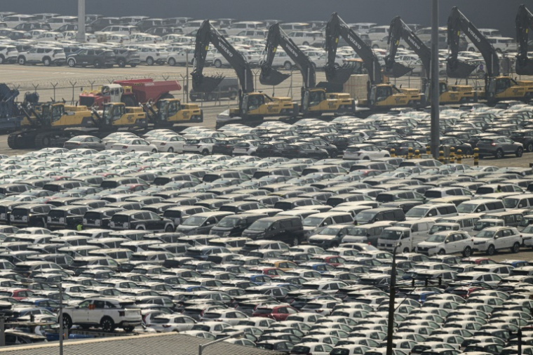 Des véhicules fabriqués en Corée du Sud attendent leur exportation dans le port de Pyeongytaek, au sud de Séoul, le 3 avril 2025 ( AFP / ANTHONY WALLACE )