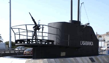 Le kiosque d’acier du sous-marin Casa­bianca, installé à Bastia, n’est plus le même que celui à bord duquel le capitaine de frégate Jean L’Herminier observait de nuit les côtes de l’île de Beauté. Rongé par la rouille, l’original a été reconstitué à l’identique et inauguré en 2004 en face du port de commerce.