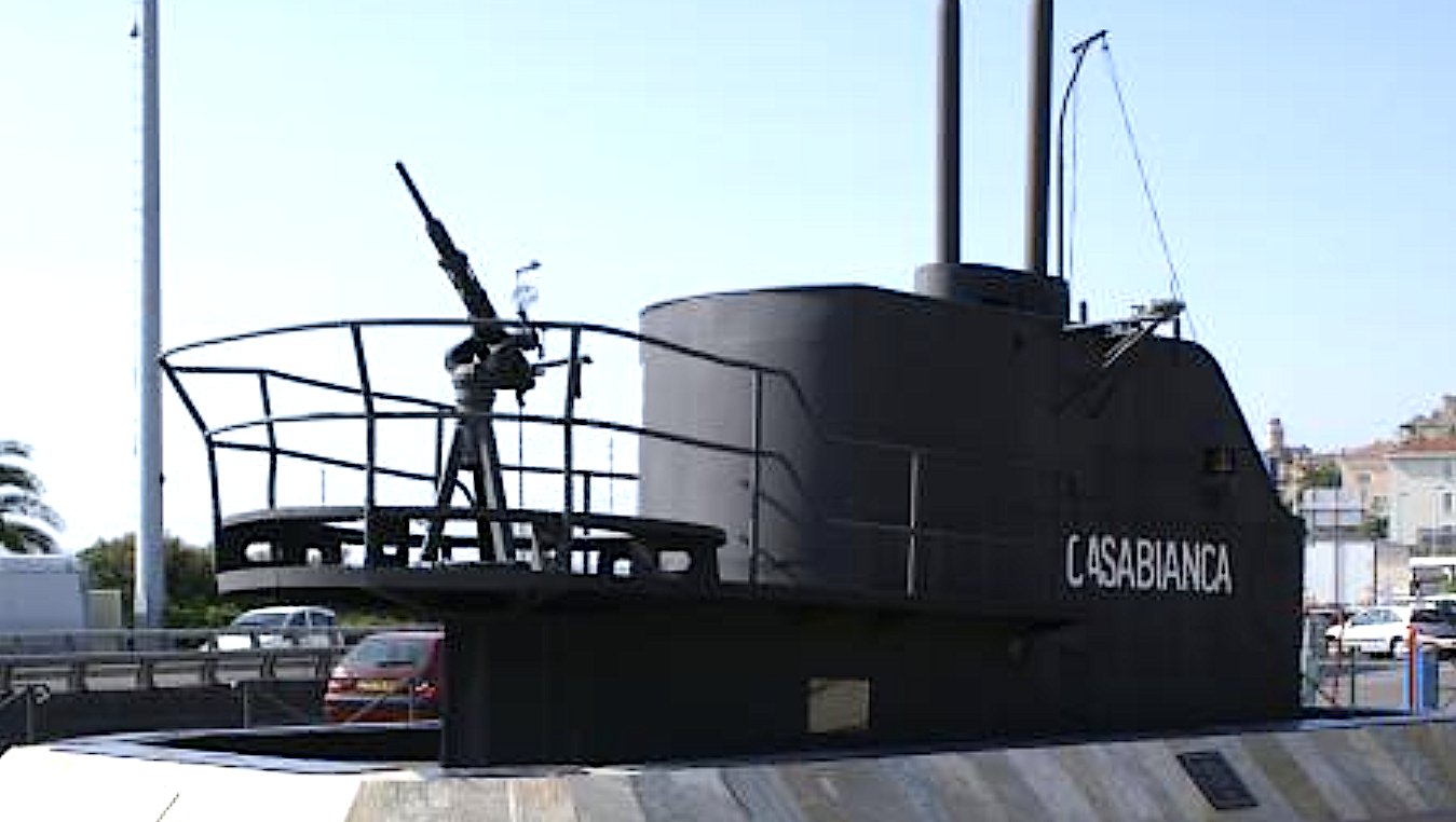 Le kiosque d’acier du sous-marin Casa­bianca, installé à Bastia, n’est plus le même que celui à bord duquel le capitaine de frégate Jean L’Herminier observait de nuit les côtes de l’île de Beauté. Rongé par la rouille, l’original a été reconstitué à l’identique et inauguré en 2004 en face du port de commerce.