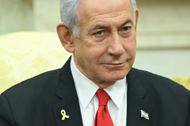 Le Premier ministre israélien Benjamin Netanyahu lors d'une rencontre avec le président américain Donald Trump dans le Bureau ovale de la Maison Blanche, le 7 avril 2025 à Washington ( AFP / SAUL LOEB )