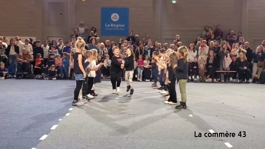 Saint-Just-Malmont : 1er bal trad pour les maternelles de la Communale