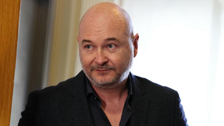 Moins d’un an après le début de sa mise en examen, Cauet est déjà de retour sur les ondes.