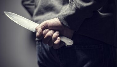 un homme poignarde sa compagne puis se suicide en se jetant du 10e étage