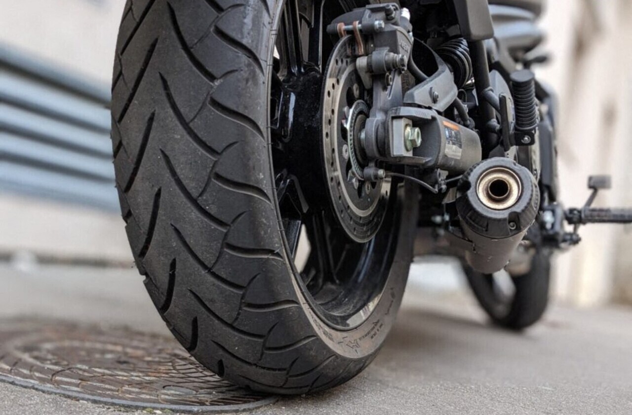 ivre, avec sa moto, il fonce dans un bar et se dit "choqué" par son attitude