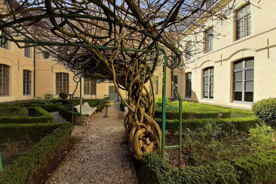 À l'Hermitage, la clientèle peut profiter de deux cours intérieurs (celle-ci est privatisable).