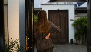 pourquoi les femmes épousent de plus en plus des hommes moins diplômés qu’elles ?