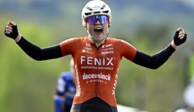 La Néerlandaise Puck Pieterse (Fenix-Deceuninck) victorieuse de la Flèche Wallonne, le 23 avril 2025 à Huy, en Belgique. (JASPER JACOBS)
