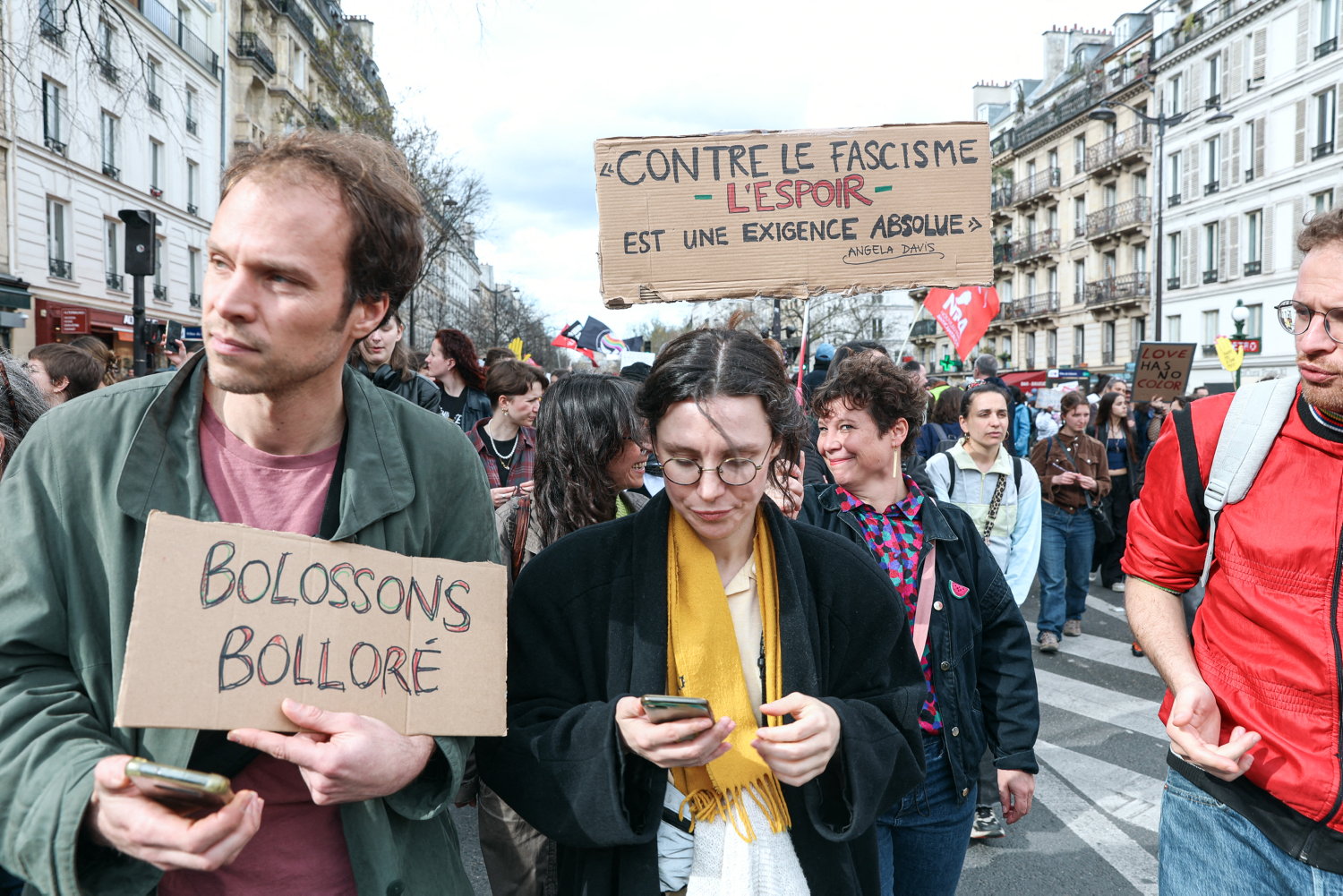 Festival du livre de Paris : pour les libraires, la difficile résistance à l’empire Bolloré