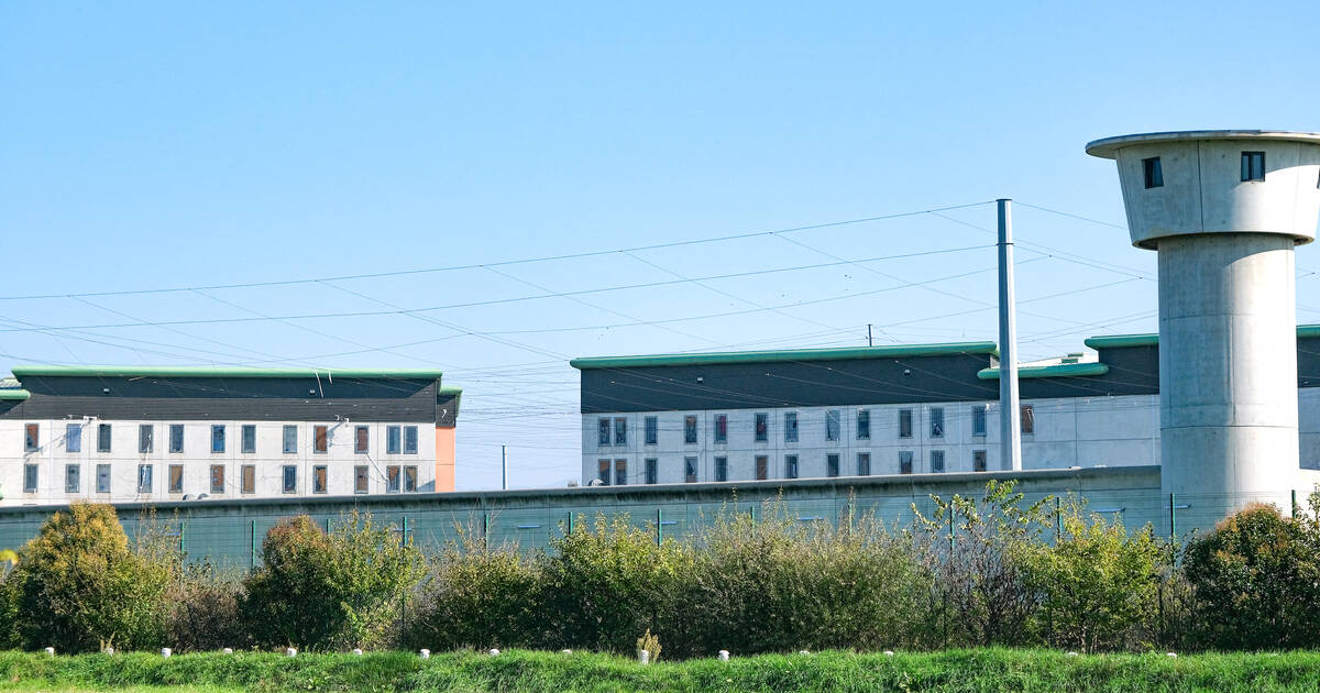 Tirs de kalachnikov, voitures brûlées, saisine du parquet antiterroriste… Ce que l’on sait des prisons prises pour cible – Libération