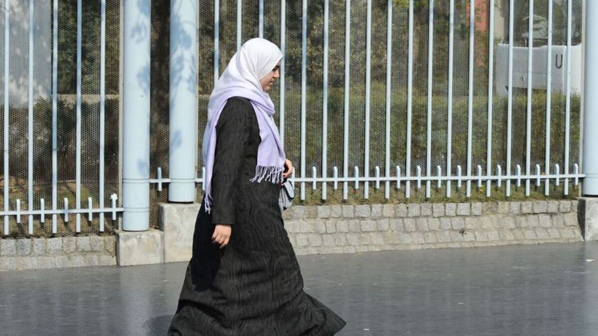 Yvelines : une femme porte plainte après une agression par un homme qui lui a arraché son voile