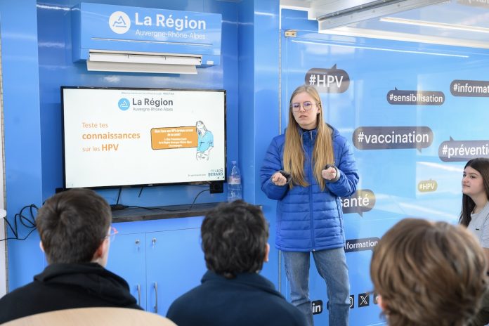 Bus Prévention Santé campagne vaccination_credit Region AuRA Le bus Prévention Santé fait route dans les lycéess pour promouvoir la vaccination contre les papillomavirus