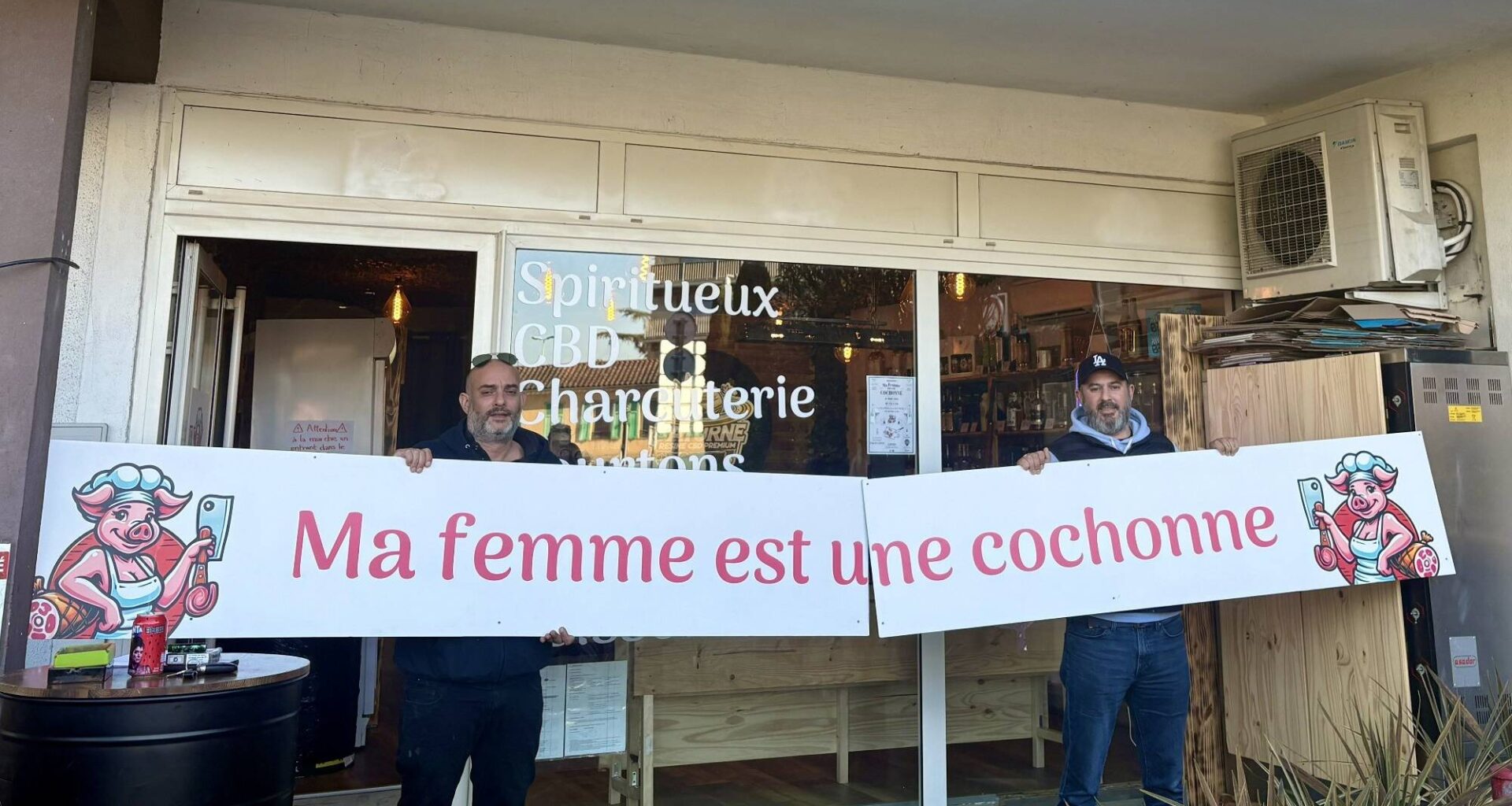 Ils avaient baptisé leur épicerie fine "Ma femme est une cochonne", la Ville de Cannes leur demande de retirer l’enseigne