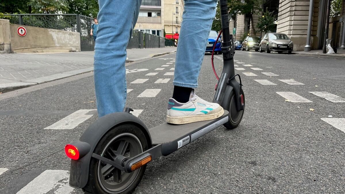 Refus d’obtempérer à Paris : un homme entre la vie et la mort après une course-poursuite à trottinette